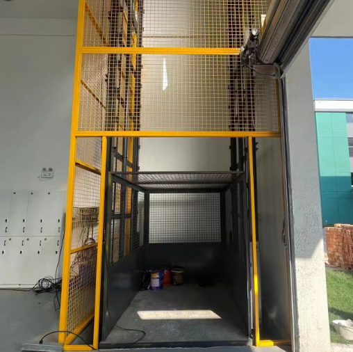 长征镇导轨式升降机助力物流园破解运输难题