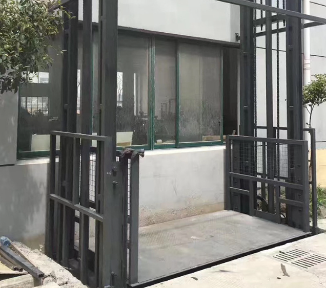 长征镇导轨式施工升降机助力民生工程提速增效